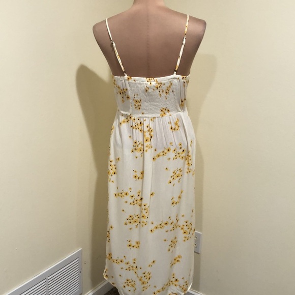 SOLD Francesca’s Collection Mimi Chica Midi Dress Size Small Cream Floral Cutout - Picture 6 of 11
